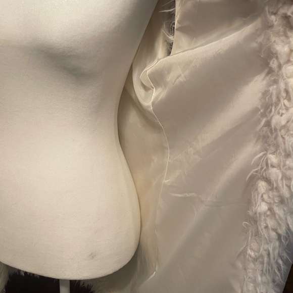 Me Jane Winter White Fuzzy Long Cozy Vest - Picture 7 of 7